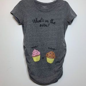 Host Pick ❤️ EUC What’s in‎ the oven? Cupcake or Studmuffin? Maternity T-shirt